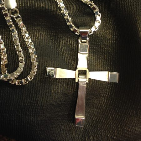 Zilveren kruis geïnspireerd op het kruis wat Vin Diesel droeg in de films van Fast & Furious