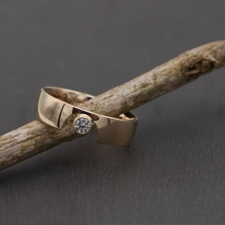 trouwring vermaakt tot een nieuwe moderne ring