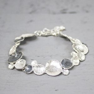Zilveren-armband-rondjes-licht-en-donker-zilver-18091