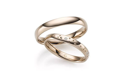 Trouwring-van-goud-kris-kras-diamant