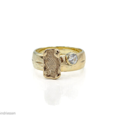 trouwring vermaakt naar ring met vingerafdruk en diamant