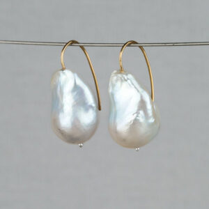 21211-oorhangers-met-barok-parel
